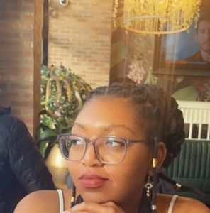 Meet your Posher, Mercedes